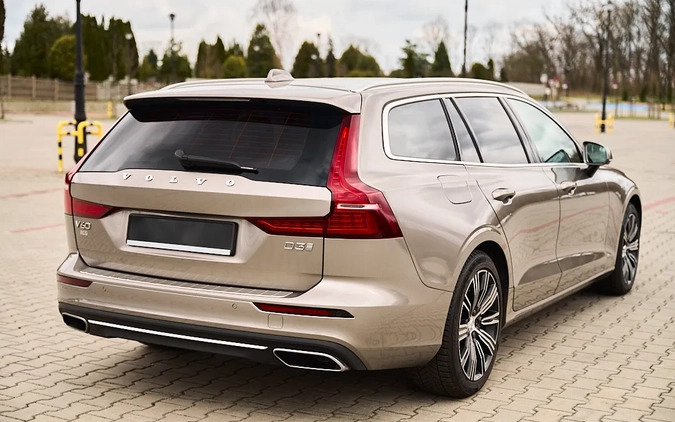 Volvo V60 cena 94900 przebieg: 165000, rok produkcji 2019 z Bydgoszcz małe 497